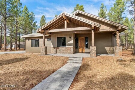 Photo of 3232 W Dartmoor ST