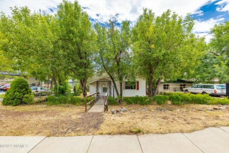 Photo of 1626 N Izabel ST