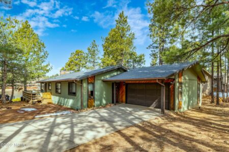 Photo of 1801 N Mariposa Rd