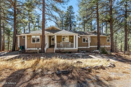 Photo of 2450 Golf Lane