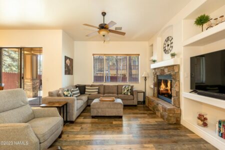 Photo of 1069 E Sterling LN