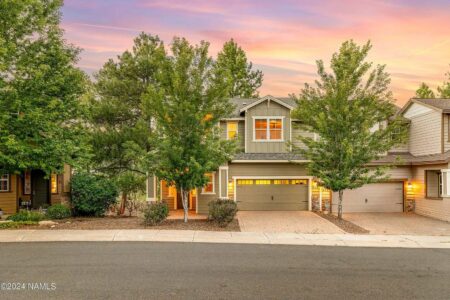 Photo of 940 E Sterling Ln