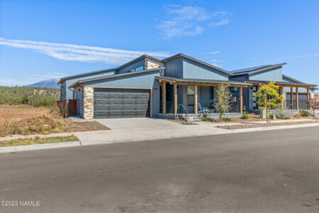 Photo of 2725 S Vega Street